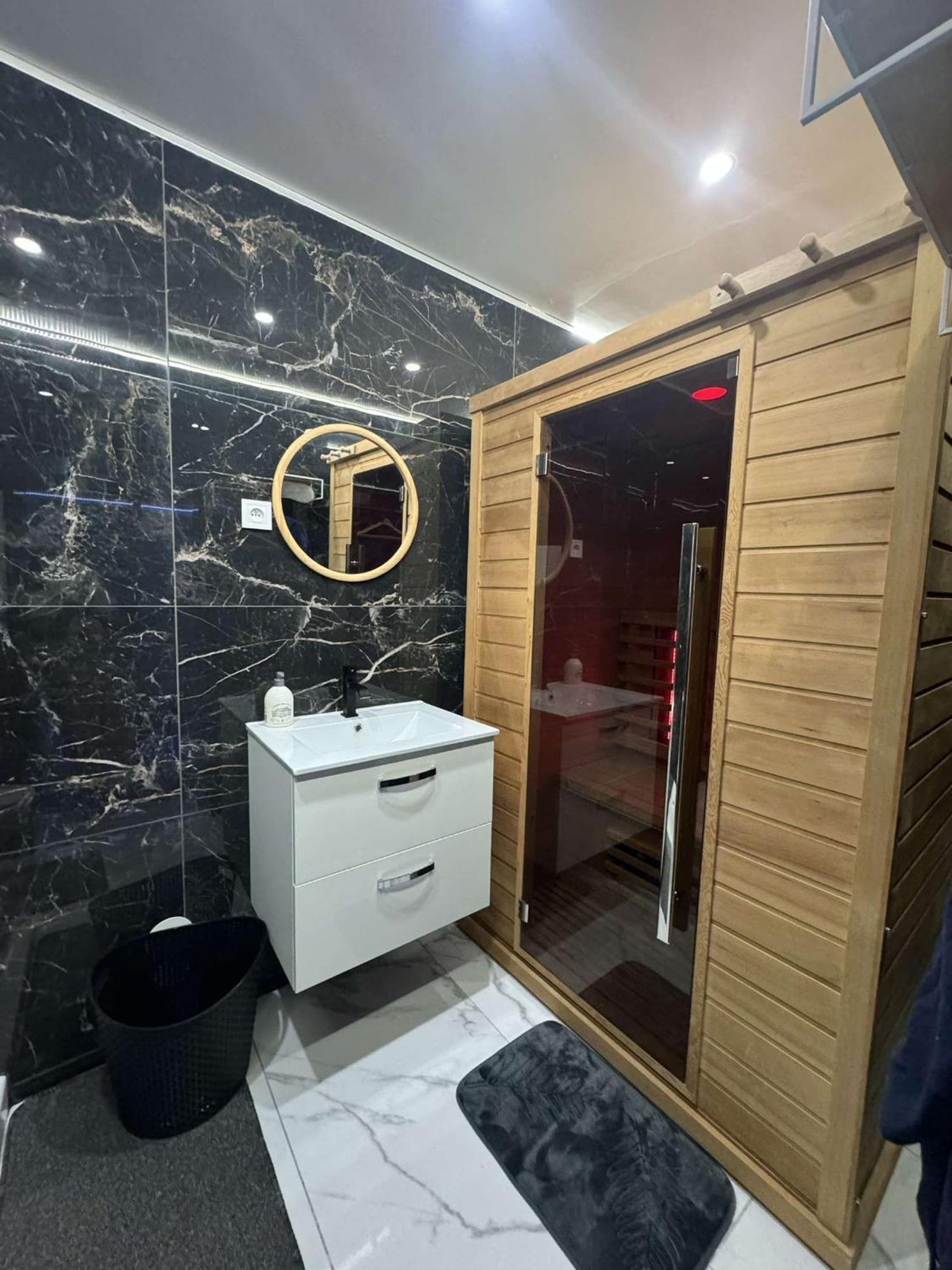 Suite Gold By L Amaryllis I Jacuzzi & Sauna Prive I Centre Beziers Arrivee Autonome エクステリア 写真