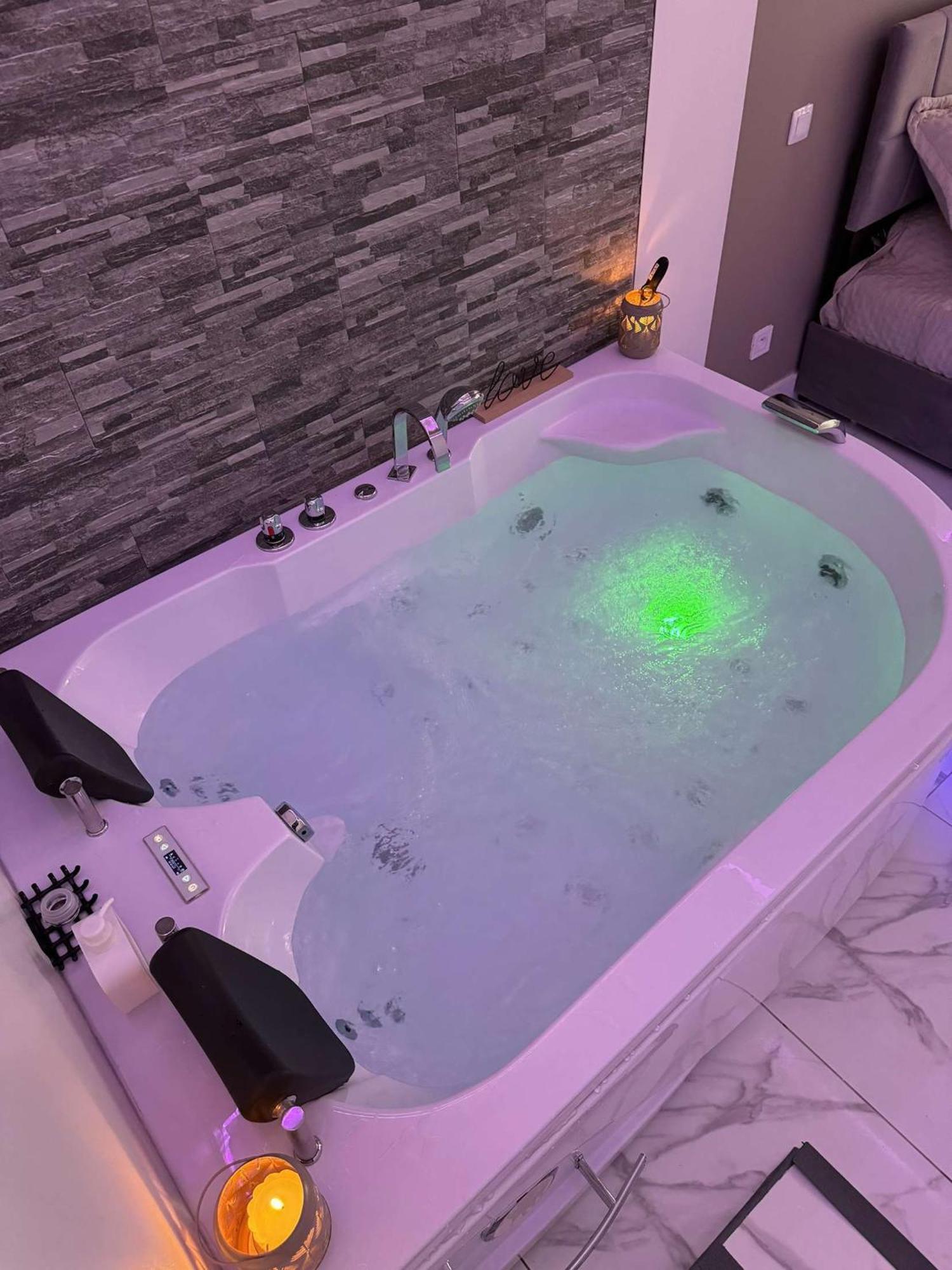 Suite Gold By L Amaryllis I Jacuzzi & Sauna Prive I Centre Beziers Arrivee Autonome エクステリア 写真